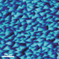スーパーシャープ•シリコンAFMプローブで観察した超微結晶薄膜(nanocrystallite) の表面トポグラフィ像