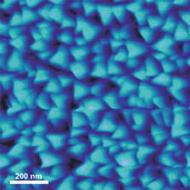 従来のSPMプローブで観察した超微結晶薄膜(nanocrystallite) の表面トポグラフィ